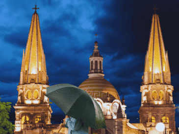 Para el Área Metropolitana de Guadalajara, el pronóstico meteorológico indica un día marcadamente húmedo y otoñal. ESPECIAL / CANVA