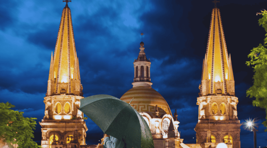 Para el Área Metropolitana de Guadalajara, el pronóstico meteorológico indica un día marcadamente húmedo y otoñal. ESPECIAL / CANVA