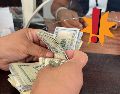 La caída del peso responde a factores externos y a la reducción del diferencial de tasas; especialistas recomiendan cautela ante la volatilidad del mercado. EL INFORMADOR / ARCHIVO