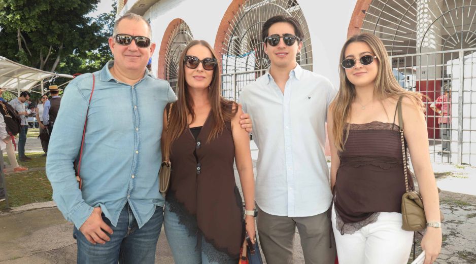Rodrigo Pérez Beas, Diana Limón, Rodrigo Pérez y Andrea Pérez Limón. GENTE BIEN JALISCO / Revista del 2 de octubre 2026