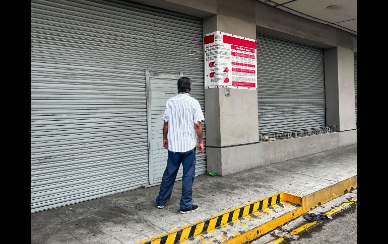 Pignorante acude al Nacional Monte de Piedad tras anuncio de fin de huelga de trabajadores. EL INFORMADOR / J. Acosta