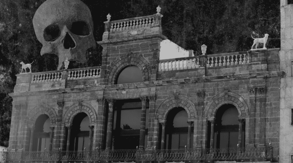 Tras quedar deshabitada, la mansión comenzó a ser el epicentro de extraños fenómenos paranormales que aterrorizaban a los vecinos de la zona. ESPECIAL / CANVA
