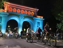 Un atractivo principal es la Vía RecreActiva nocturna, que permite recorrer la ciudad sin vehículos motorizados. ESPECIAL/Gobierno de Guadalajara
