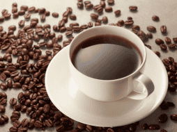 La calidad del café empieza mucho antes de llegar a la taza, pues se relaciona con el origen, la variedad, la altitud, la forma en que se cultivó y cosechó, el proceso que recibió el grano y, finalmente, el tueste. CANVA