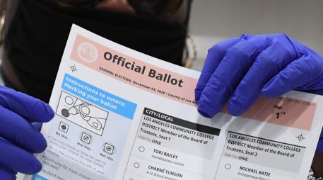 Aunque Trump quiso frenar el voto por correo, esta modalidad se mantiene para las elecciones legislativas de noviembre 2026 en Estados Unidos. AFP/ARCHIVO