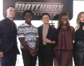 John Cena junto al reparto de 