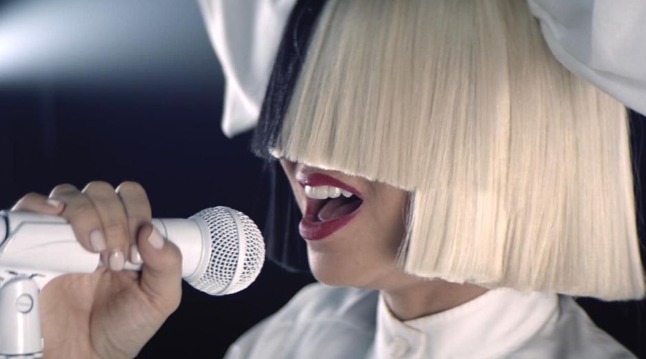 El catálogo de Sia incluye éxitos propios, pero también canciones creadas para artistas como David Guetta, Rihanna, Céline Dion, Katy Perry y Britney Spears. INSTAGRAM / @siamusic