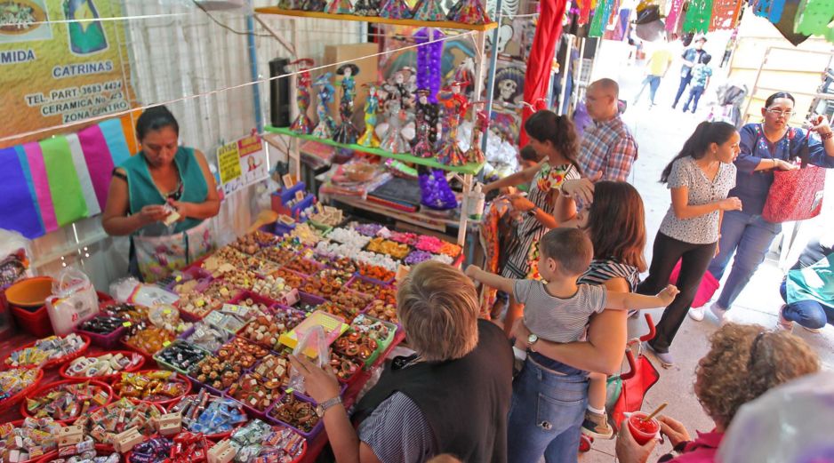 La Feria del Cartón y del Juguete Mexicano forma parte de las actividades que cada año permiten acercar a las nuevas generaciones a elementos de la cultura popular mexicana. EL INFORMADOR / ARCHIVO