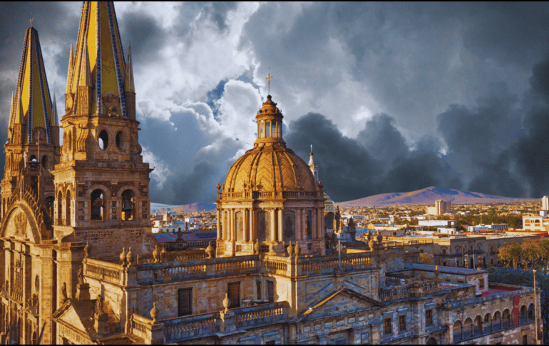 El cielo de Guadalajara permanecerá mayormente nublado a lo largo de toda la jornada. ESPECIAL / CANVA