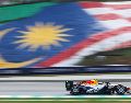 Por la tarde en Sepang los tiempos generales mejoraron, aunque Leclerc no logró superar el registro matinal de Verstappen. EFE / F. Ismail