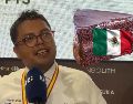 Rubén Alan Díaz explicó que la suya es una tarta con crujiente de chocolate, cremoso de vainilla con plátano, maracuyá y fruta de la pasión y una mousse de chocolate. EFE / Manu Martín-Albo