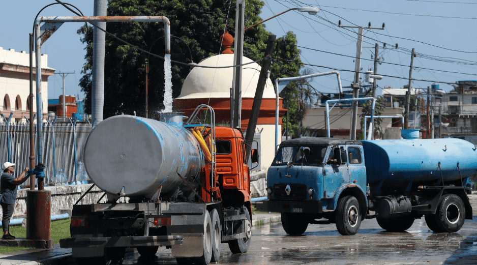 La combinación de apagones prolongados y la falta de agua potable ha generado un profundo impacto social en la isla, traduciéndose en un aumento sin precedentes de las protestas ciudadanas. EFE/ARCHIVO