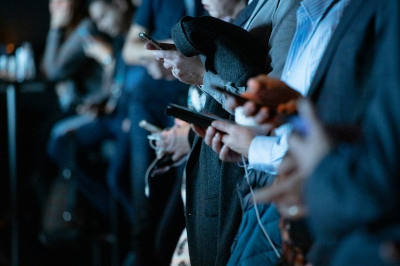 Las redes sociales pueden mostrar posibles vínculos con comunidades que los agresores 