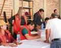 Comerciantes locales recibieron apoyos directos de 40 mil pesos para reactivar sus actividades productivas y mercancías. ESPECIAL