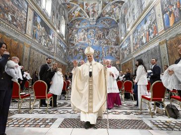 El Papa León XIV advirtió sobre los riesgos de la Inteligencia Artificial (IA) y llamó a distinguir entre la creación humana y lo generado por las máquinas. “A los algoritmos les falta la chispa de lo humano”, afirmó.  ESPECIAL