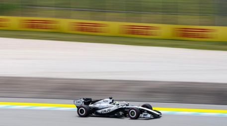 Tras una sesión de calificación complicada a bordo de su Cadillac, Checo Pérez dejó claro que la mirada ya está puesta exclusivamente en el ritmo de carrera. EFE / F. Ismail