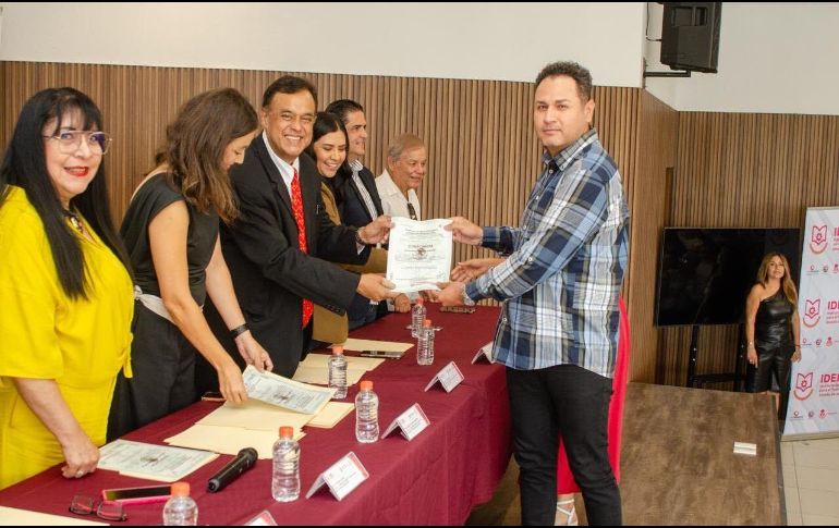 El IDEFT reconoció a 324 personas que concluyeron 31 cursos de capacitación en Zapopan. CORTESÍA.