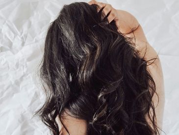 Lavar el cabello de manera incorrecta también puede ser perjudicial al crecimiento del cabello. UNSPLASH
