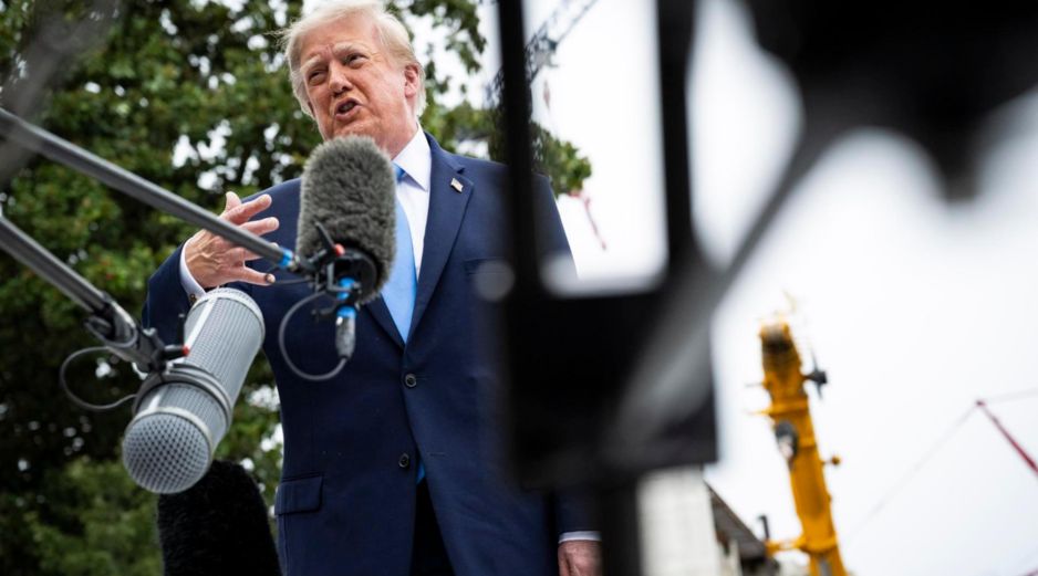 La popularidad de Trump alcanzó mínimos históricos y esto encendió las alarmas entre los republicanos. EFE/G. Sloan