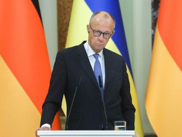 “Señor Putin, su guerra es una barbarie”, afirmó Merz durante su visita a Kiev. EFE/ S. DOLZHENKO