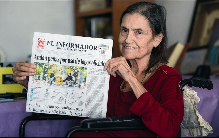 Entre recuerdos, noticias y páginas que comparte en familia, “Pitita” ha hecho de EL INFORMADOR parte de su rutina y de sus memorias. EL INFORMADOR/ A. Navarro