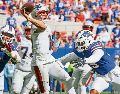 El quarterback Drake Maye encabezó la reacción de Nueva Inglaterra con tres pases de touchdown y terminó el partido con 22 pases completos en 37 intentos para 269 yardas. AP