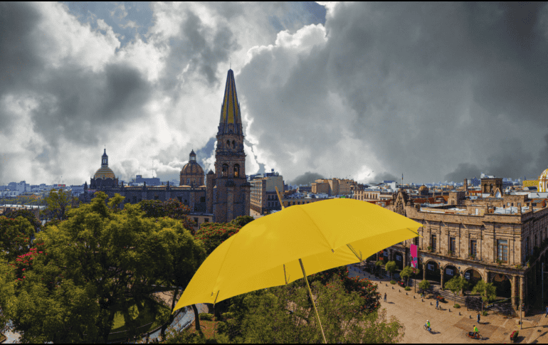 Se pronostica que las lluvias se intensifiquen entre las 14:00 y las 19:00 horas, transformándose en chubascos moderados a fuertes. ESPECIAL / CANVA