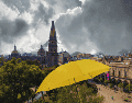 Se pronostica que las lluvias se intensifiquen entre las 14:00 y las 19:00 horas, transformándose en chubascos moderados a fuertes. ESPECIAL / CANVA