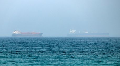 El precio del barril Brent para entrega en diciembre se sitúa este lunes en los 101.91 dólares, una caída del 0.33 por ciento. EFE/Str