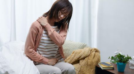 Las mujeres presentan una mayor prevalencia de dolor que los hombres en todos los puntos anatómicos analizados y en todas las etapas de la vida. ESPECIAL / CANVA