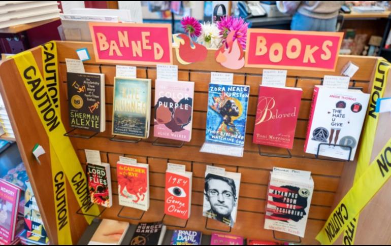 Durante el curso escolar 2025-2026, las prohibiciones de libros afectaron a las obras de más de cuatro mil autores, ilustradores y traductores. La mayoría de los autores cuyos libros fueron objeto de censura suelen abordar temas relacionados con la raza y el racismo, la identidad de género y la sexualidad, o bien representan la violencia sexual en sus obras. ESPECIAL