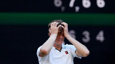 La estrella italiana del tenis, Jannik Sinner, corre el riesgo de ser desbancado de la cima del ranking mientras esté fuera de competencia. AP / ARCHIVO