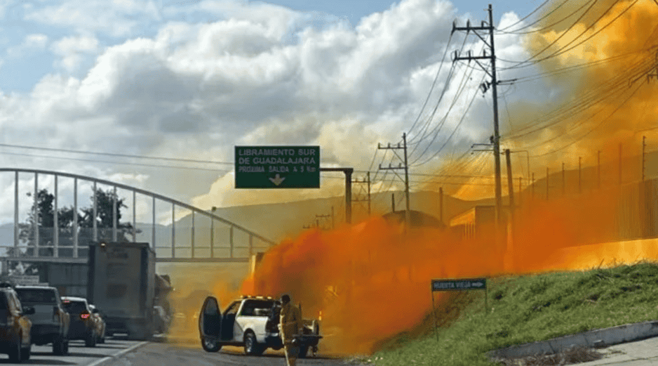 La Unidad Estatal de Protección Civil reportó que el vehículo ya está en otro lugar. ESPECIAL
