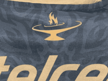 El diseño de esta nueva indumentaria apuesta por una estética sobria y sumamente elegante. X / @Footy_Headlines