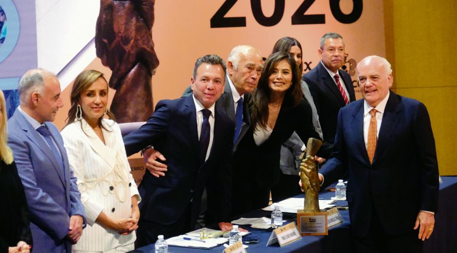 Horacio Fernández Castillo recibió el reconocimiento como benefactor social. ESPECIAL