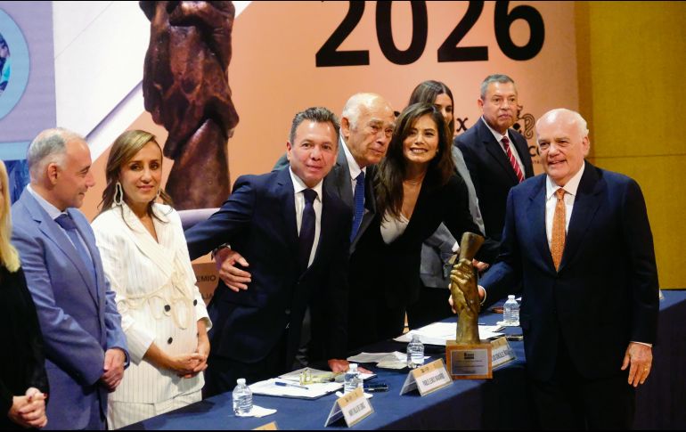 Horacio Fernández Castillo recibió el reconocimiento como benefactor social. ESPECIAL