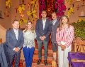 Antonio de los Reyes, Teresa Nicolás, Abraham Mendoza, Fernando Batista y Liudmila Beltrán. GENTE BIEN JALISCO / Revista del 9 de octubre del 2026