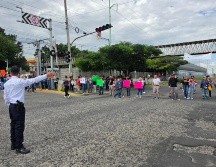 Vecinos de El Sauz y colonias aledañas mantienen protestas por tercer día consecutivo para exigir mejoras en la calidad del agua. ESPECIAL.