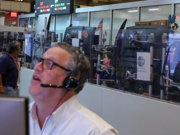 Al interior del mercado mexicano, sobresalieron las pérdidas de las emisoras Grupo Aeroportuario del Pacífico, del Sureste, del Centro, Cemex y Volaris. EFE/S. Yenesel