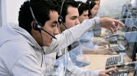 Las llamadas comerciales insistentes podrían generar multas de hasta 2.3 millones de pesos para las empresas que no respeten la decisión de los consumidores. AFP
