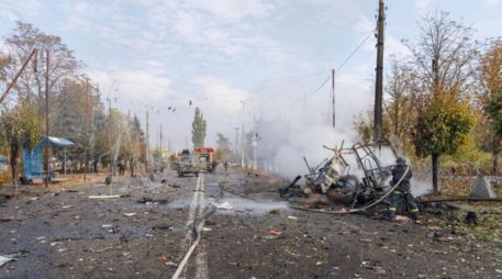 Una bomba aérea impactó contra una parada de autobús en Kramatorsk. EFE/ Servicios de Emergencias de Ucrania