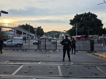 En la zona también permanecerá personal de la Comisaría de la Policía Vial, quienes orientarán y apoyarán a los sujetos de movilidad que así lo requieran. CORTESÍA