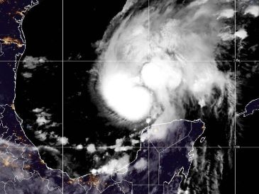 Los meteorólogos advirtieron que "Isaías" podría llevar vientos dañinos con fuerza de huracán a partes de la franja nororiental de Florida, el sur de Alabama y el sur de Mississippi. AP / ESPECIAL / NOAA