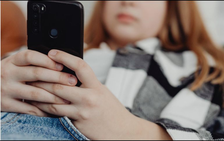 El estudio no busca demonizar la tecnología, sino aportar evidencia científica para que las familias tomen decisiones informadas sobre la madurez digital de sus hijos. ESPECIAL / CANVA