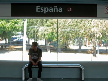 La mañana de este jueves policías estatales colocaran vallas metálicas en la estación España sobre la avenida Colón y Jaime Torres Bodet a la altura de la colonia El Sauz. EL INFORMADOR/ ARCHIVO