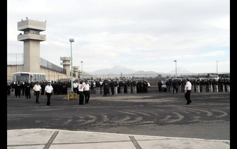 El centro de reclusión fue fortificado desde el exterior con unidades del Ejército y la Guardia Nacional. EL INFORMADOR/ARCHIVO