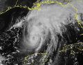 El huracán "Isaías" podría tocar tierra la noche del viernes o madrugada del sábado entre Alabama y Florida, según el NHC. EFE/NHC