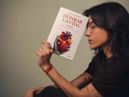 Tati Ballesteros promociona su reciente libro “Honrar la vida”. ESPECIAL/JUAN MISIS.
