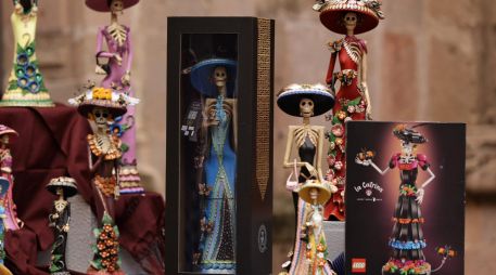La icónica catrina de barro de Capula, Michoacán, se expande a nivel internacional al formar parte de una colección oficial de la marca Lego. X/@ARBedolla