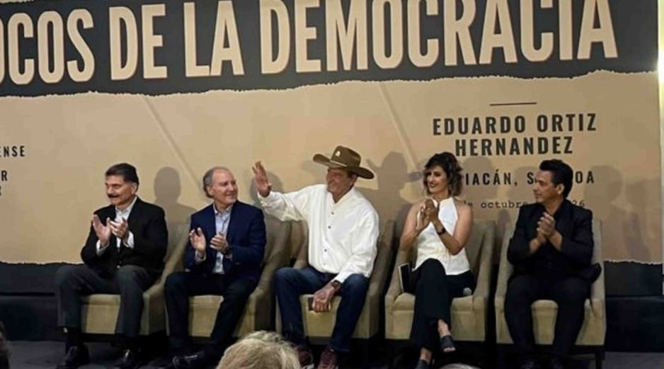 El expresidente de la República, Vicente Fox, asistió a la presentación del libro “Los Locos de la Democracia”, del exdiputado de Acción Nacional Eduardo Ortiz. SUN/J. Cabrera
